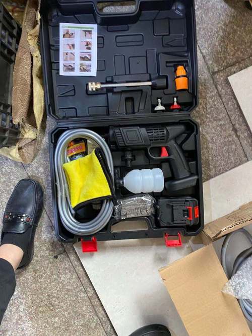 便携式锂电高压洗车枪 户外清洁的革新之选